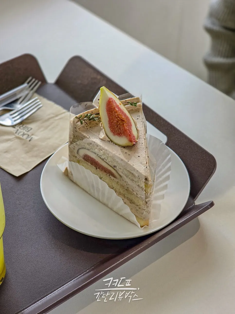 Iced americano, citrus ade, and fig cake