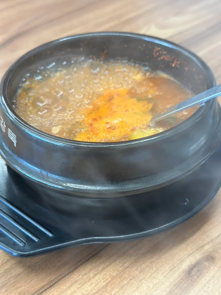 Seasoned dakgalbi grilling over charcoal