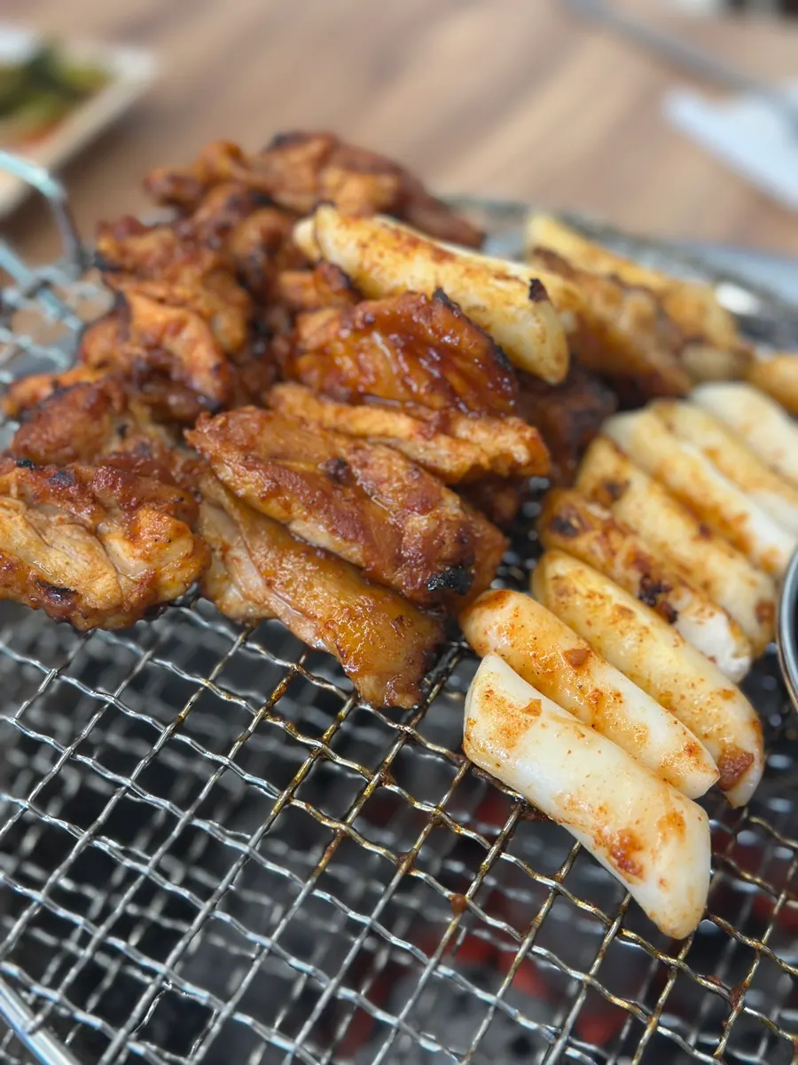 Dakgalbi sizzling on the grill pan