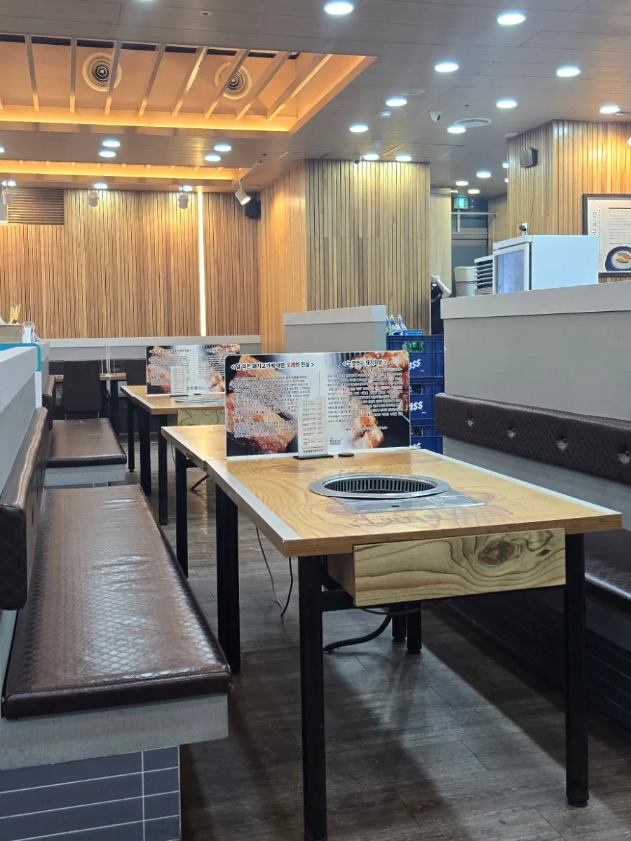 Spacious and pleasant interior of the BBQ restaurant