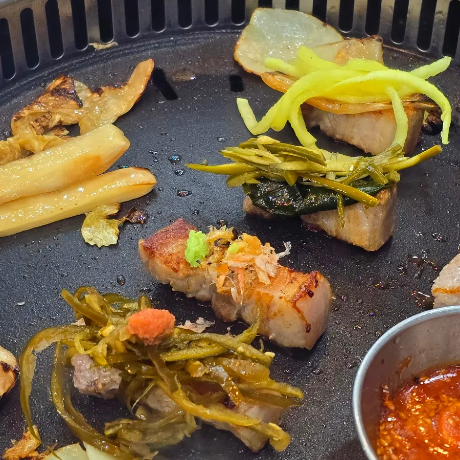 Juicy grilled meat dipped in salt
