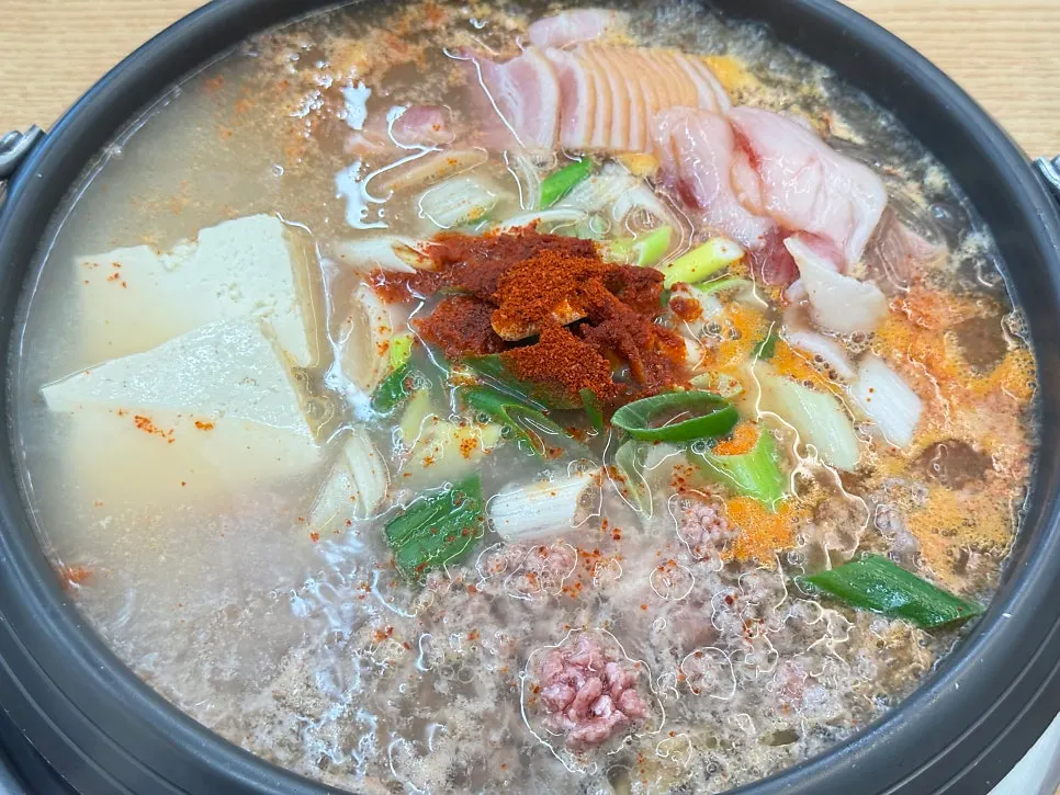 A pot of secret broth prepared on the table in advance