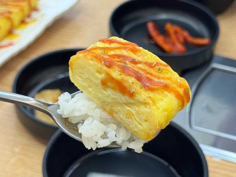 Cross-section of the thick egg roll