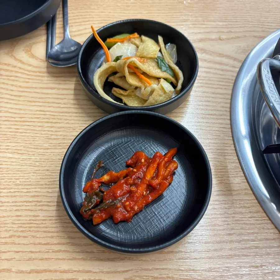 기본 반찬이 세팅된 상차림