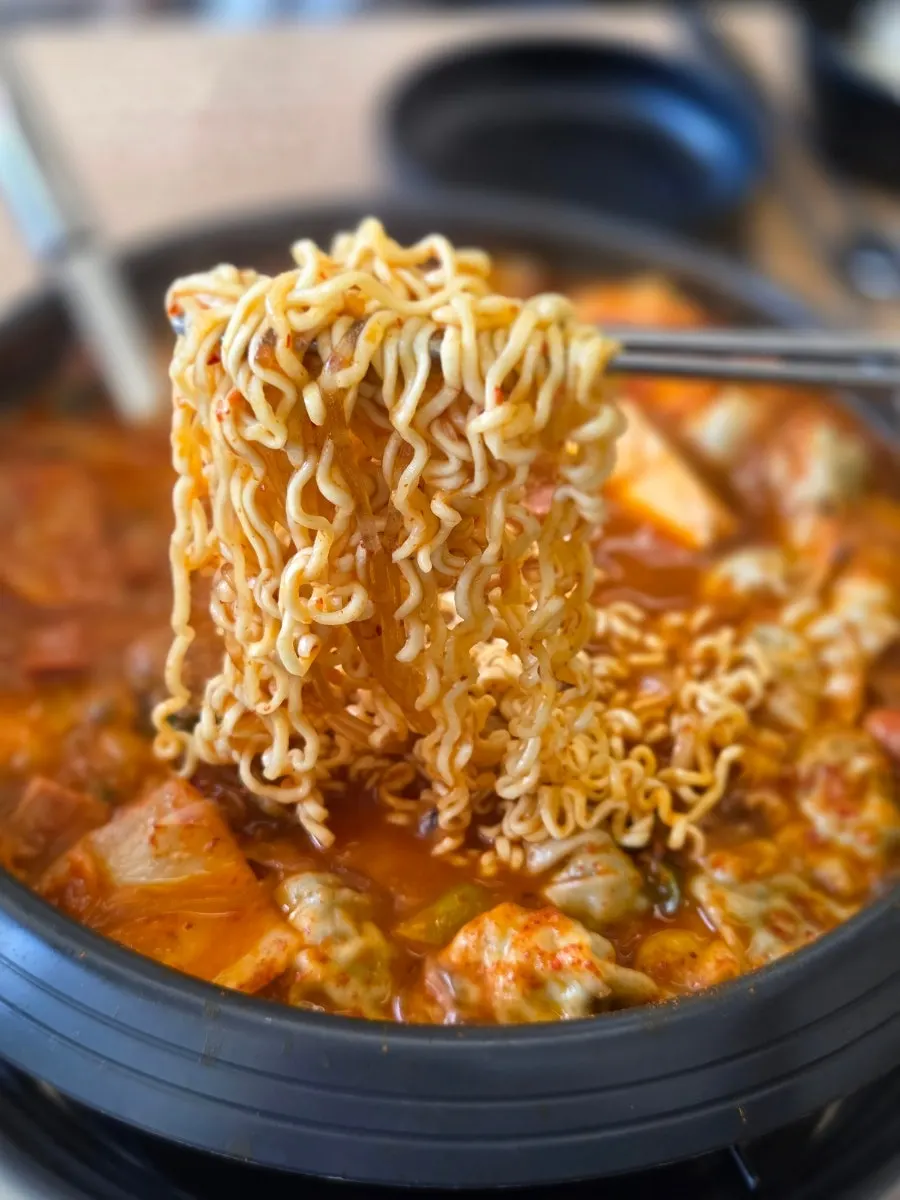 국물이 진해진 부대찌개