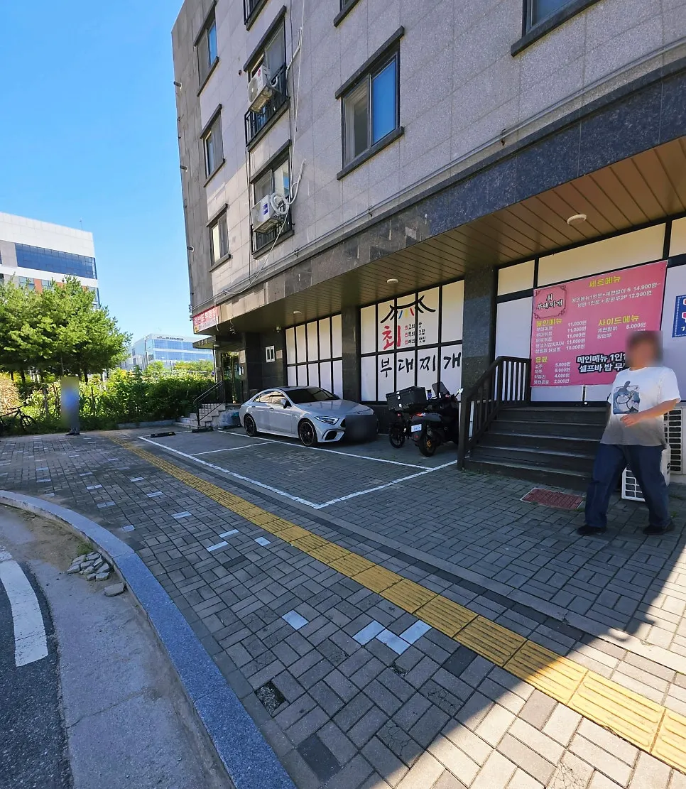 View around the entrance of Choi Budae Jjigae