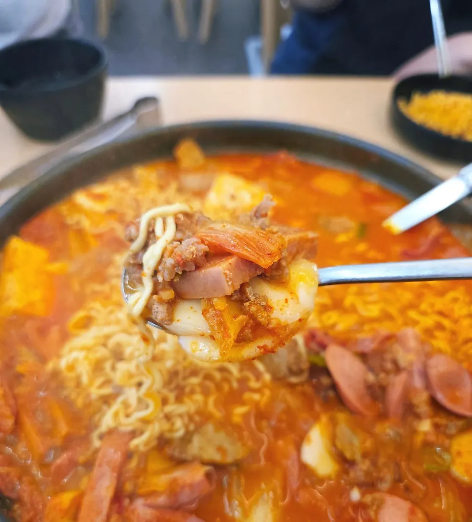 Budae-jjigae with ham and sausage inside