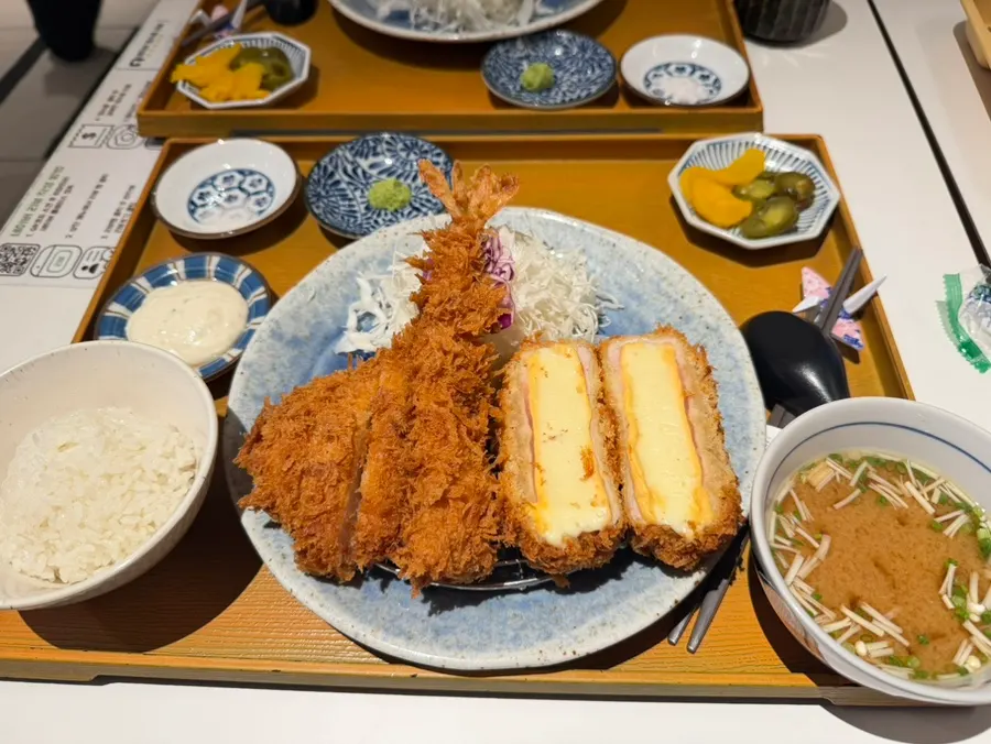 치즈카츠·에비후라이·카츠가 담긴 히마와리 모둠 C