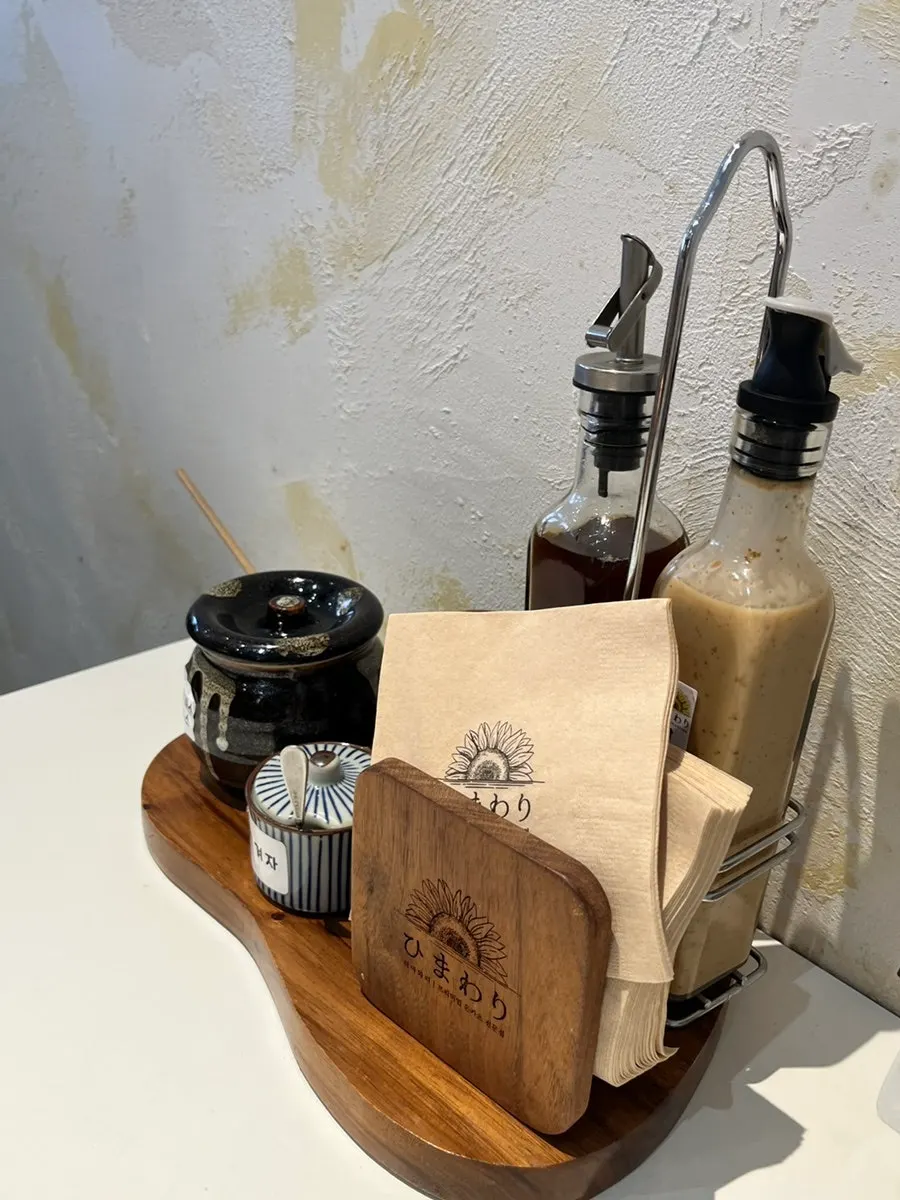 Order tablet with instructions on how to enjoy the tonkatsu sauce