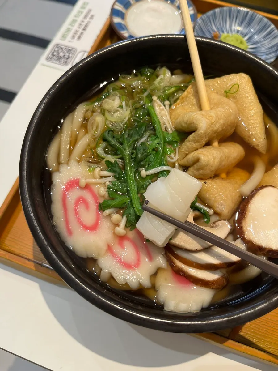 Skewer udon with fish cake skewers, enoki mushrooms, and fried tofu
