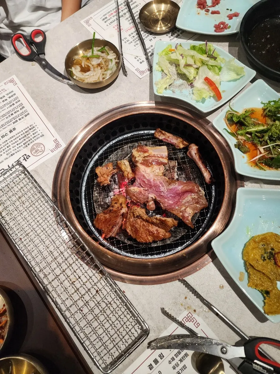 Cross-section of thick, scored galbi
