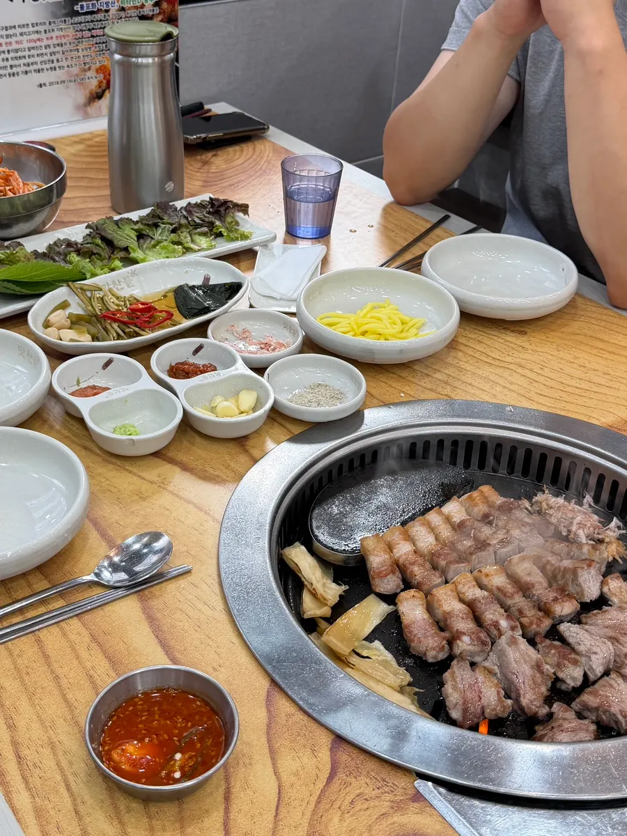 직원이 구워주는 고기 식사