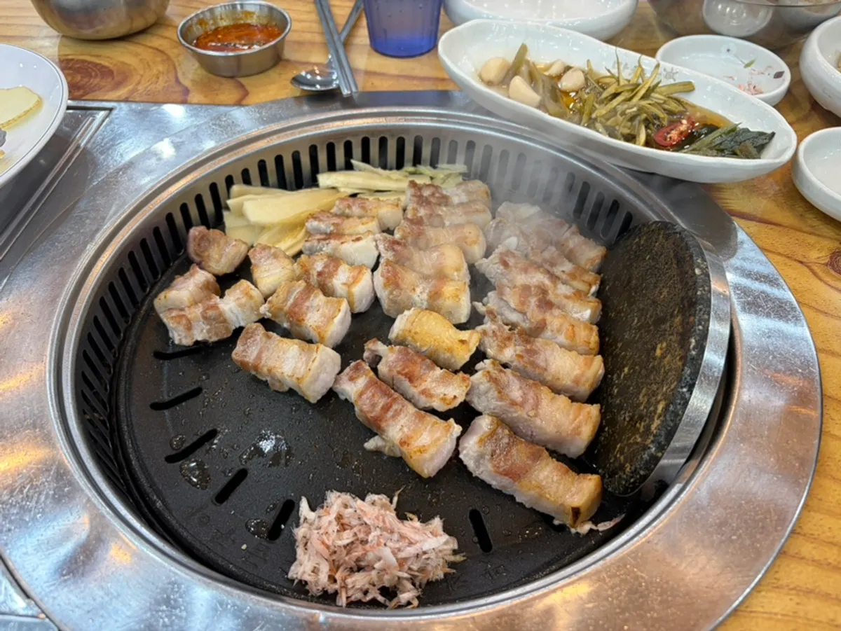 노릇하게 구워진 삼겹살