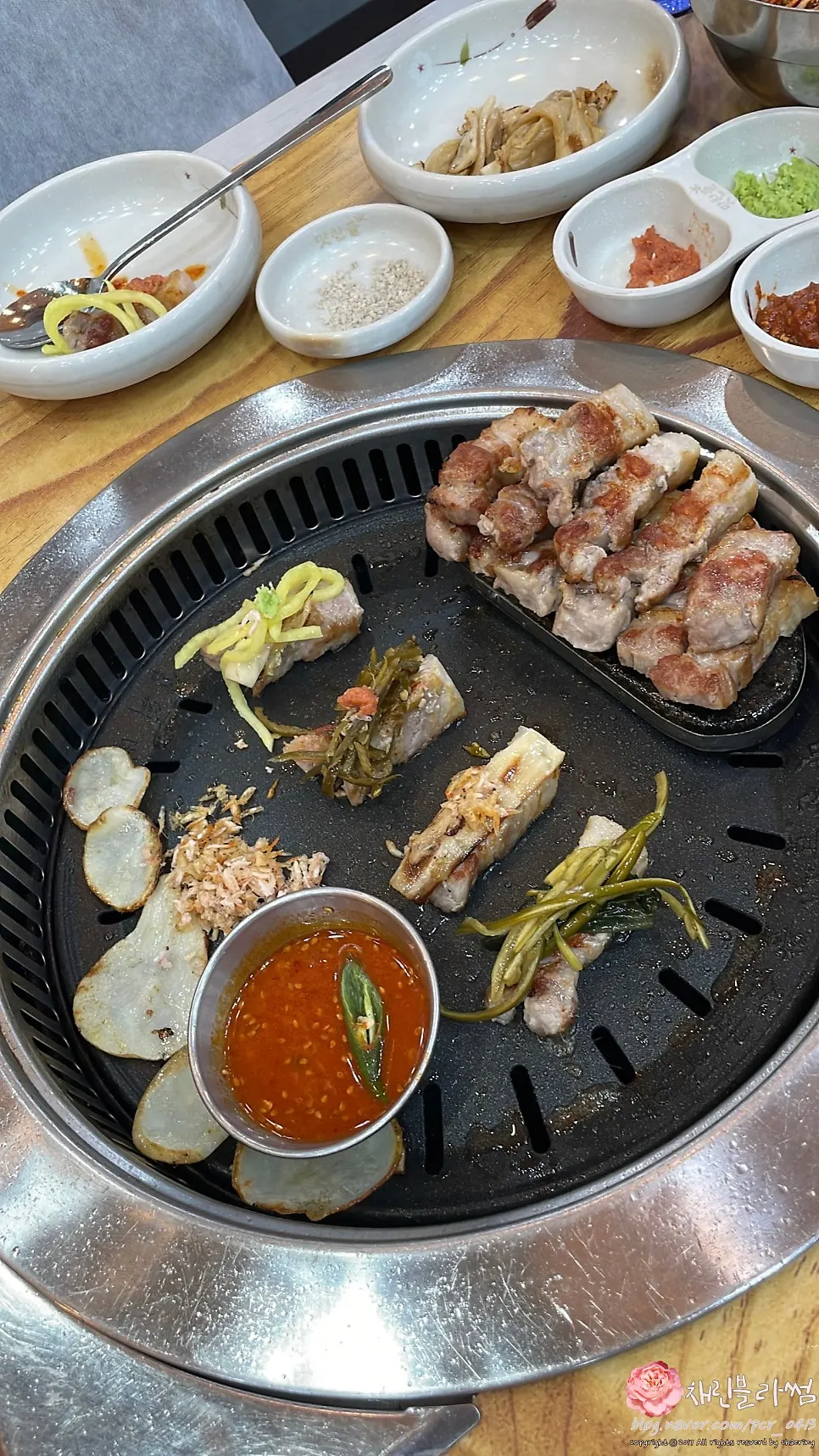 멜젓에 찍어 먹는 삼겹살
