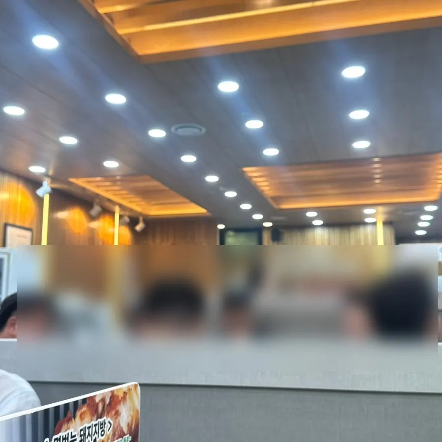 맛찬들왕소금구이 양주점 매장 입구 주변
