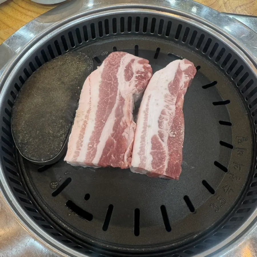 두툼한 14일 숙성 생삼겹살 3인분 생고기