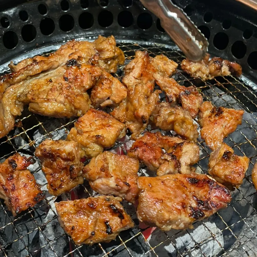 Seasoned pork galbi grilling at Manpo Garden