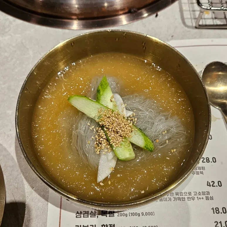 A bowl of water naengmyeon at Manpo Garden