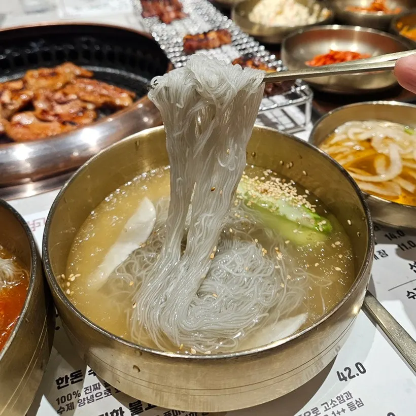 A bowl of spicy bibim naengmyeon at Manpo Garden