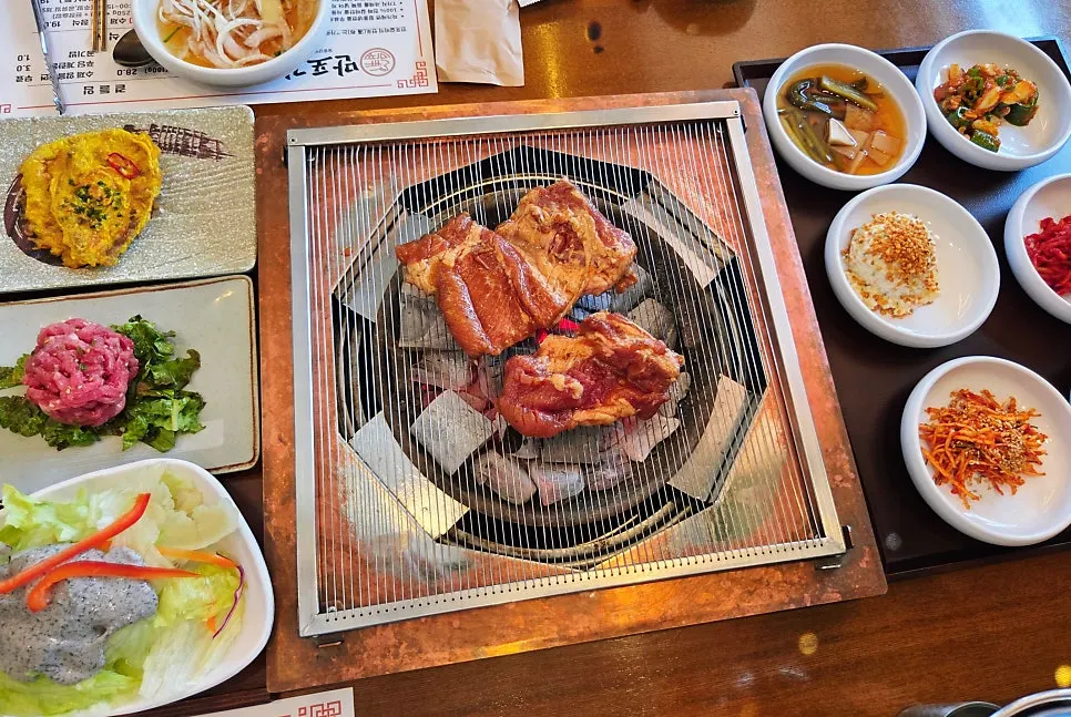 Lunch special menu board at Manpo Galbi Yangju Main Branch
