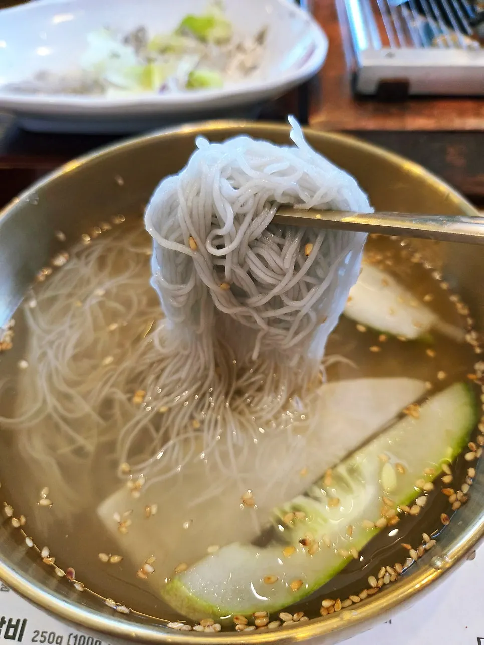 Table setting alongside the doenjang sulbap
