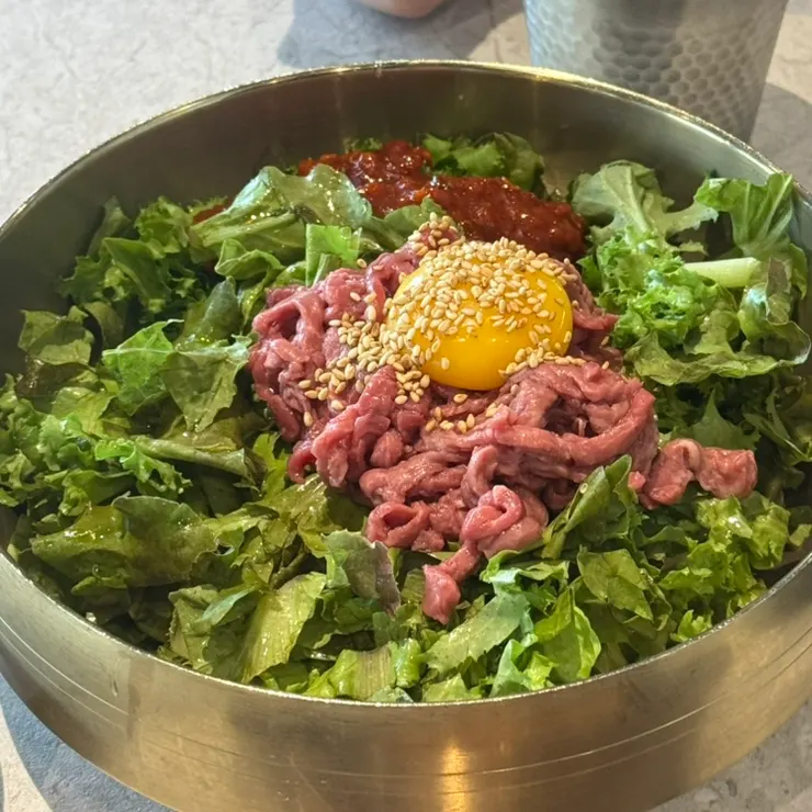 가위로 자른 돼지갈비 조각