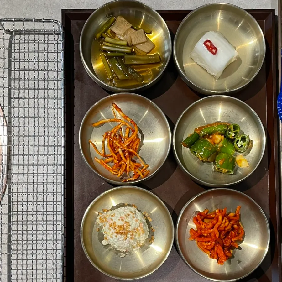 Manpo Garden's clean table setting full of side dishes
