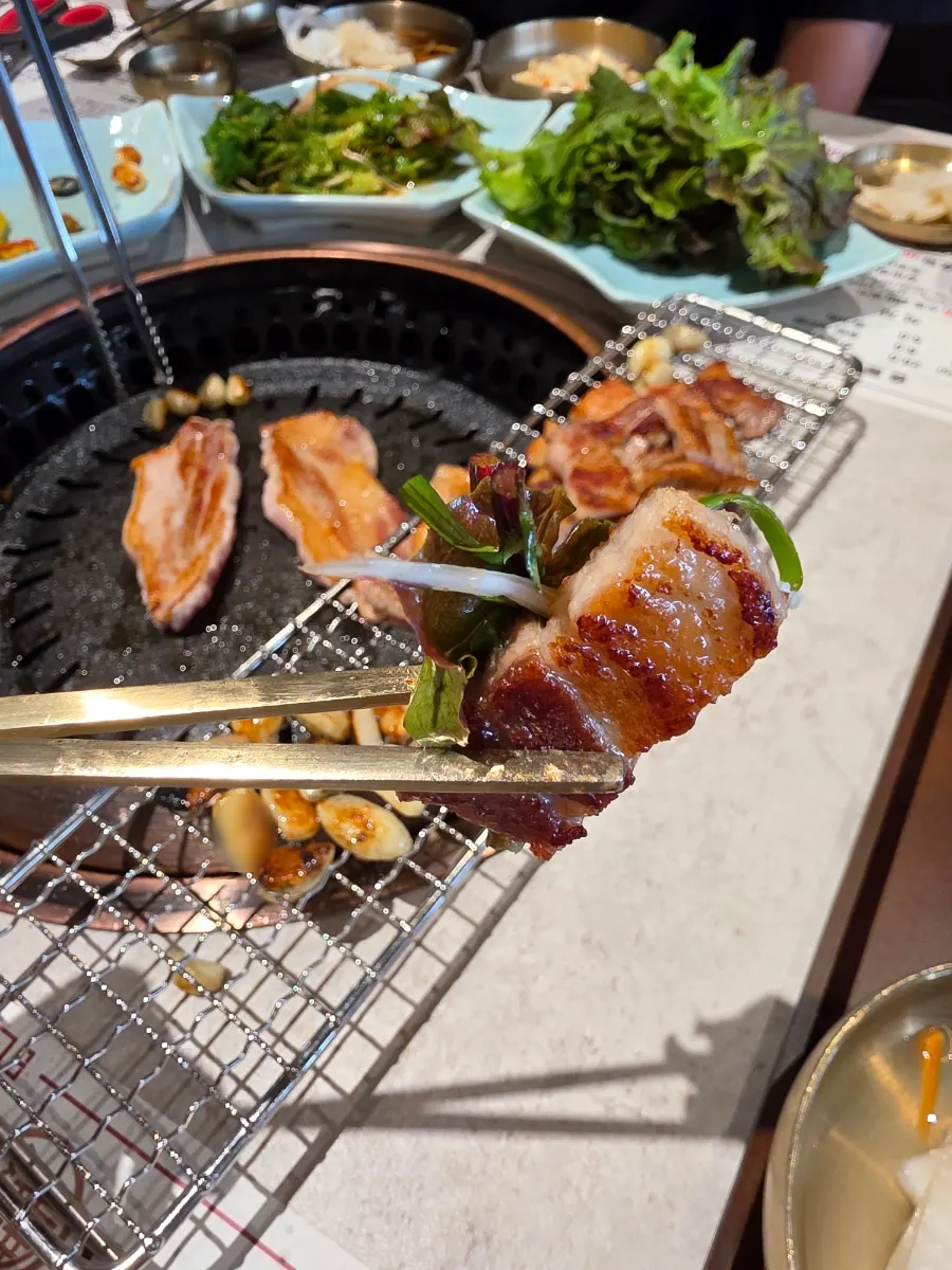 Smoky charcoal-grilled pork belly