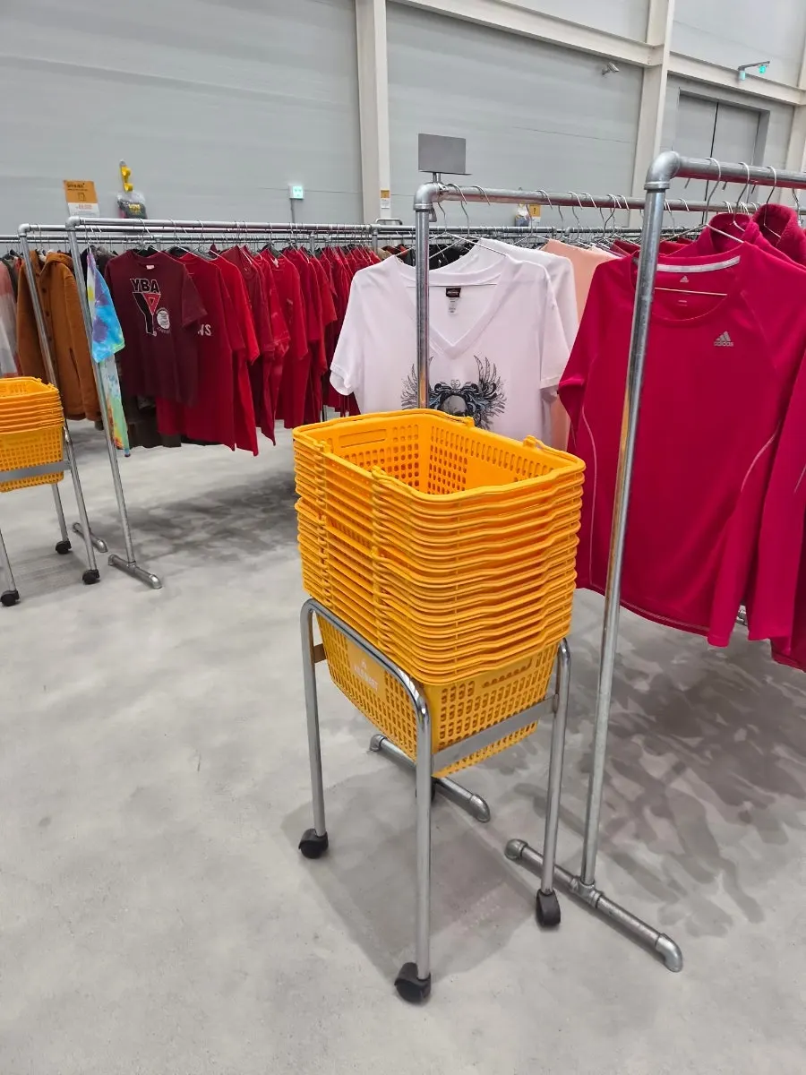 Dress rack that also includes plus sizes