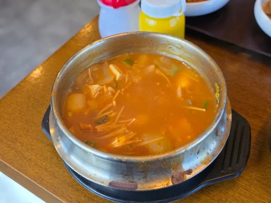 정식에 포함된 자가제면 함흥냉면