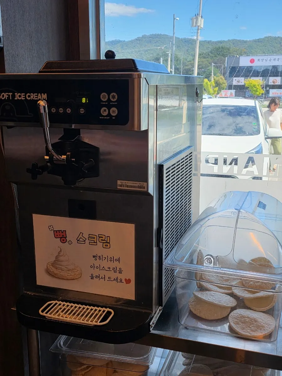 상추쌈에 올린 숯불 양념갈비