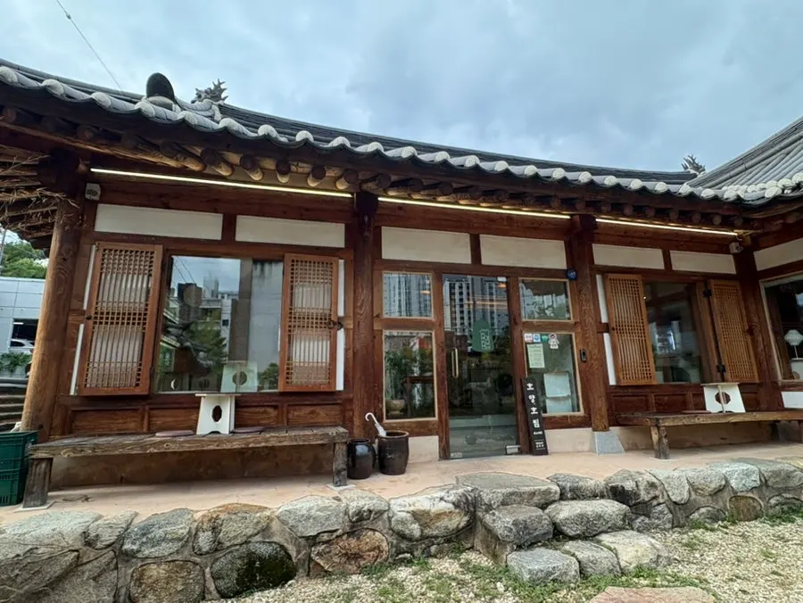 Hanok café building viewed from the courtyard
