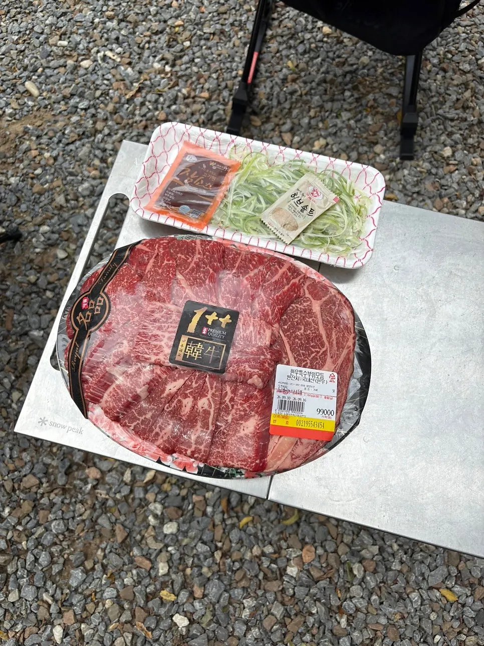 Scallion shreds and sauce given free with meat purchase