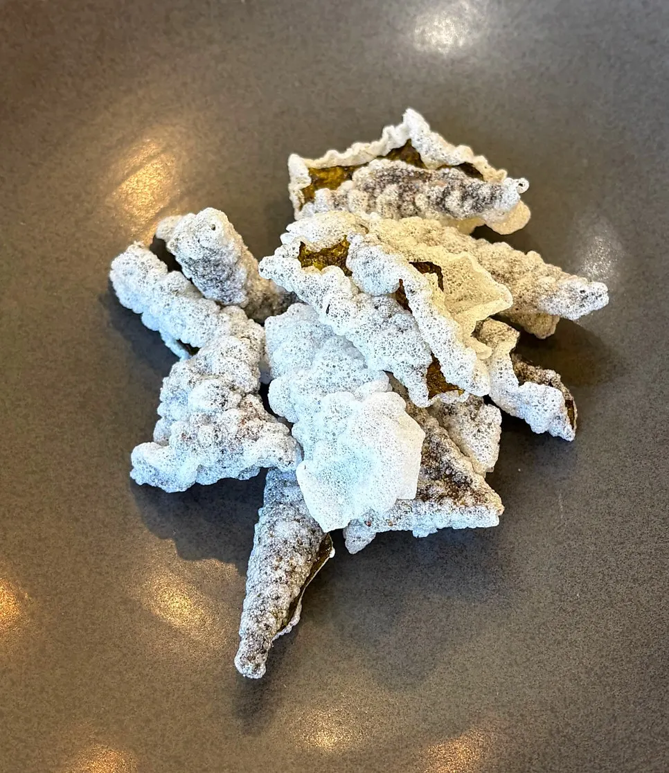 Gim-bugak served as the welcome dish