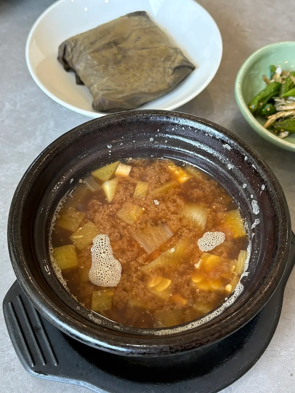 Unwrapped lotus leaf rice showing pumpkin and jujube