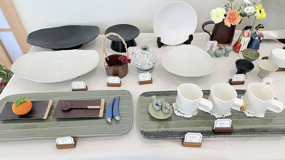 Interior of Ochan Hoedong with white tones and wood accents