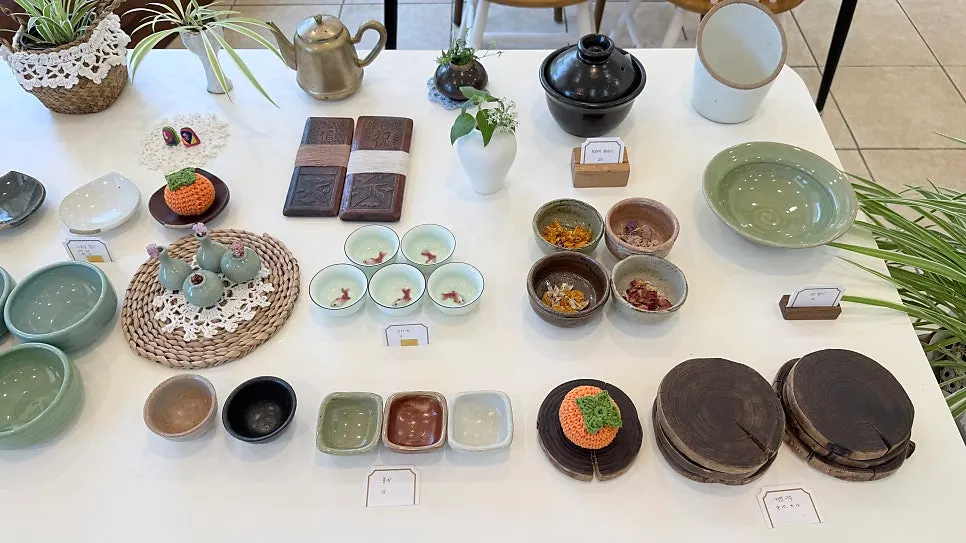 Ochan Hoedong hall seating with traditional decor pieces