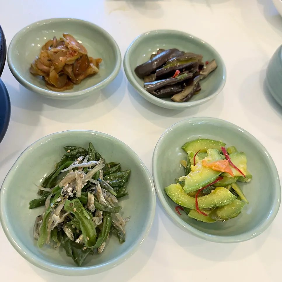 Main course table setting at Ochan Hoedong