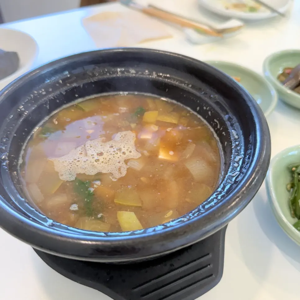 Lotus leaf rice, 10-year aged doenjang stew, and side dishes