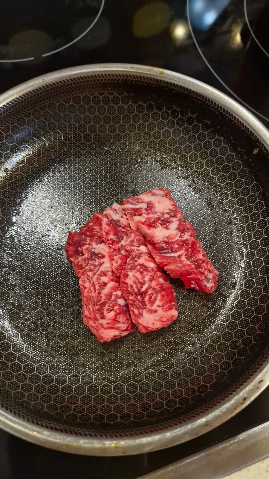 Hanwoo beef served with scallion shreds and garlic