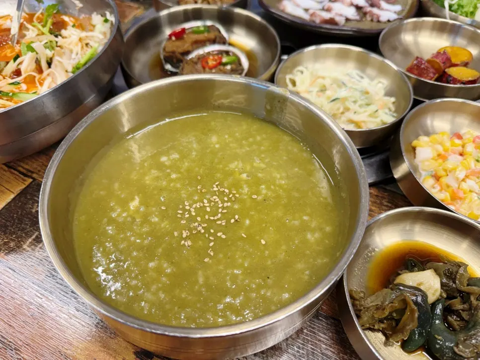 The full spread of Wando Sanghoe's abalone course meal