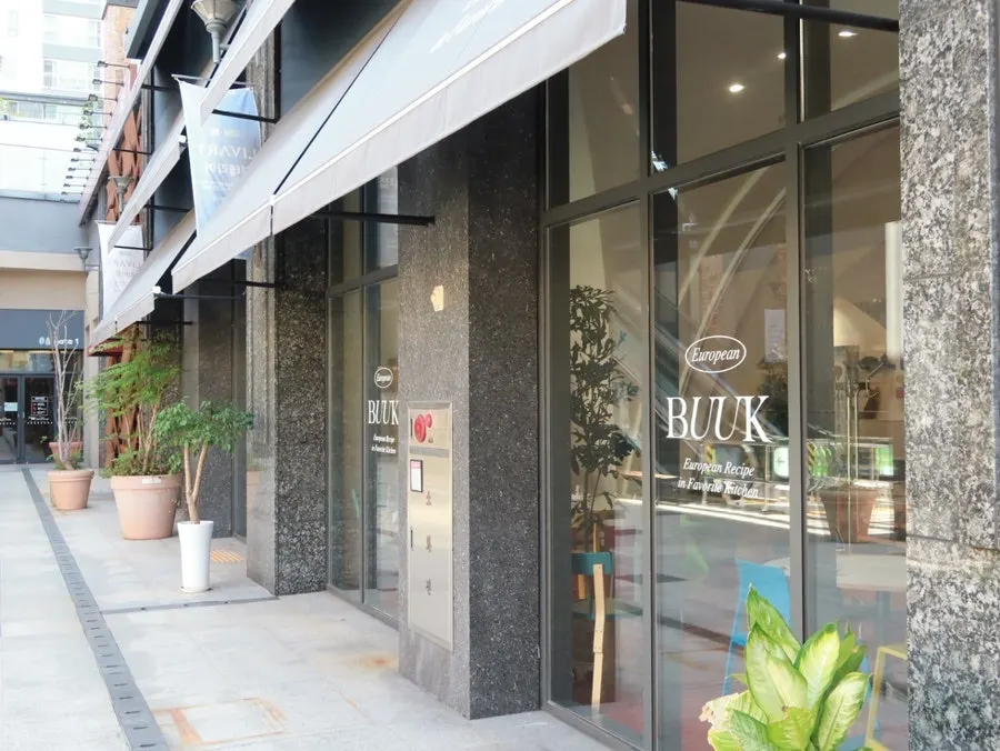 Bright, naturally lit exterior of Bueokgan