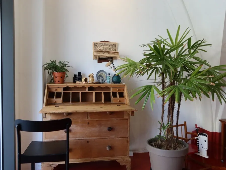 Restaurant interior suited to family gatherings