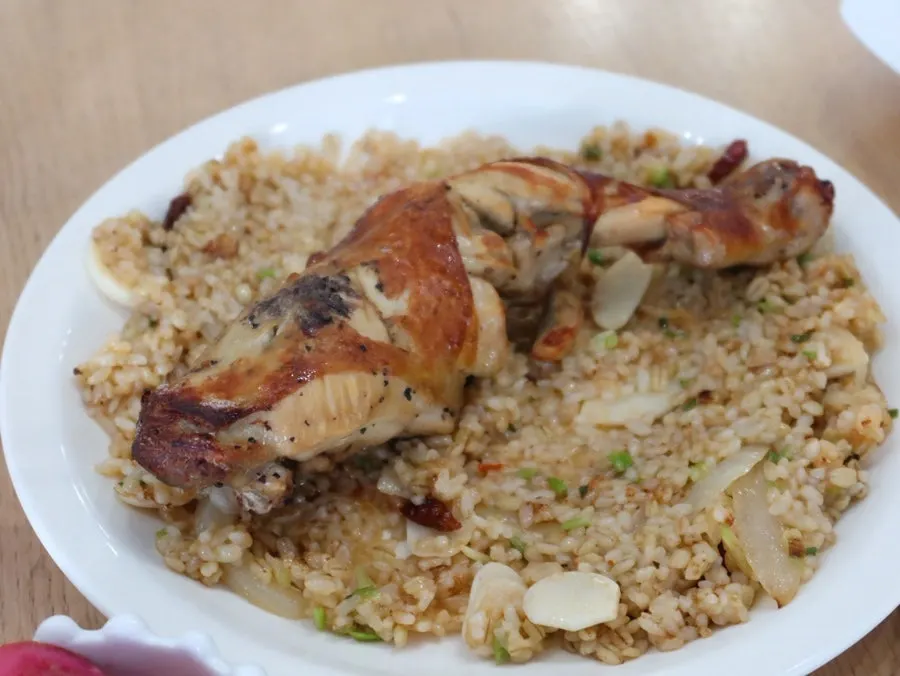 Pilaf with sliced garlic and oven-roasted chicken