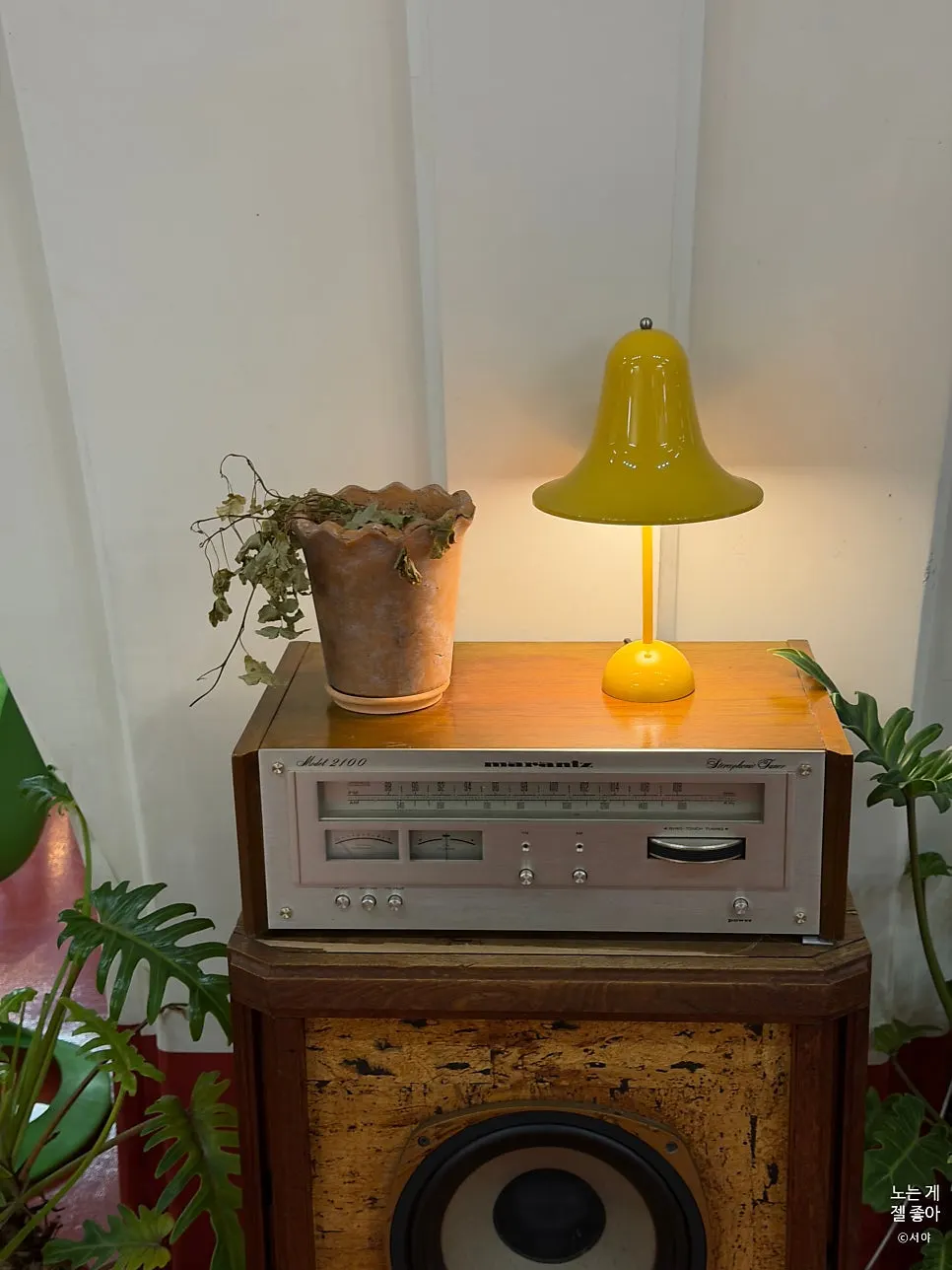 Interior decorated with classic-style props