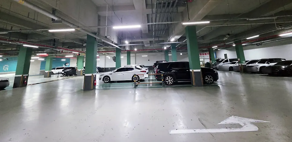 Underground level 2 parking lot at Oslo Park
