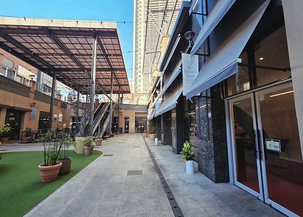 Entrance to Bueokgan Restaurant Yangsan Oslo Park Branch