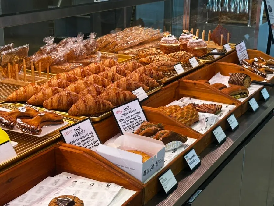 Croissants and Haereul Pumeun Dal pastries