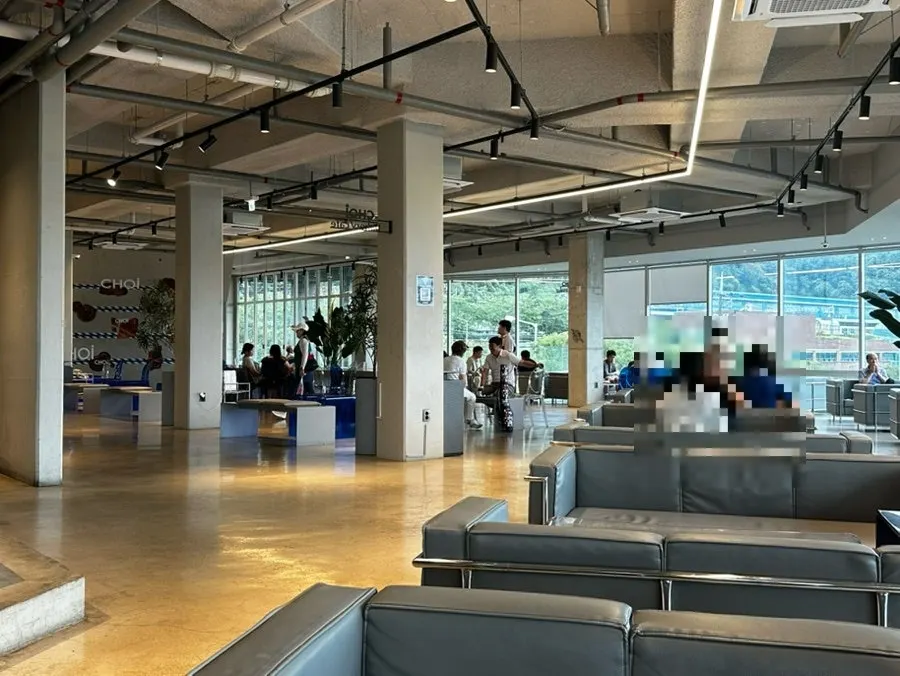 Second-floor seating at Choi Main Branch