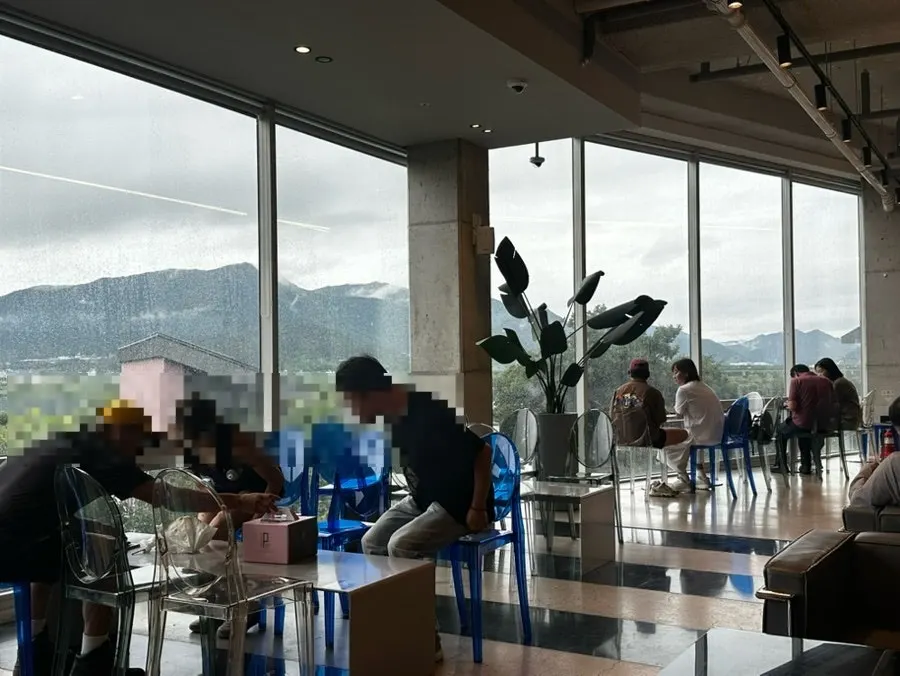 Spaciously arranged second-floor seating